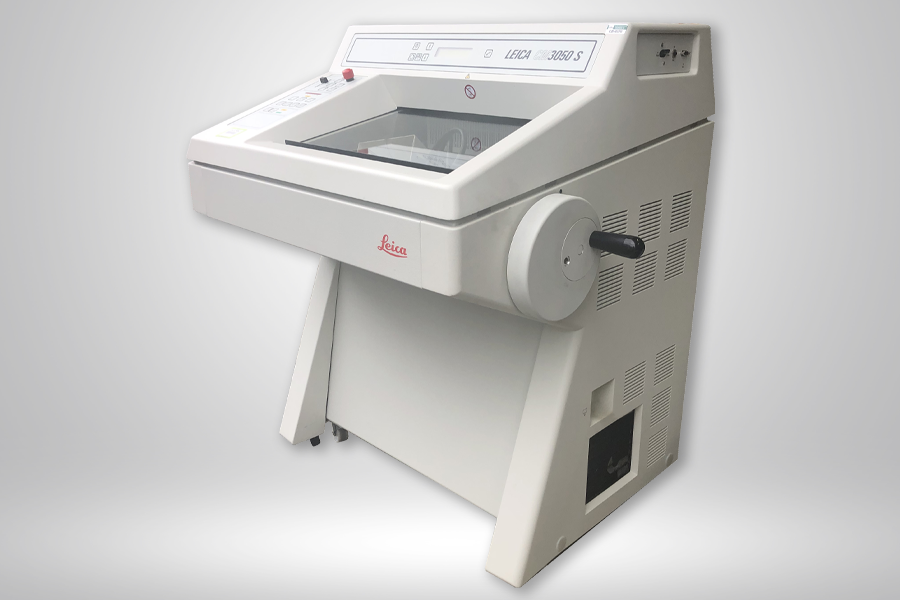 Leica CM3050 S cryostat on a white and gray background